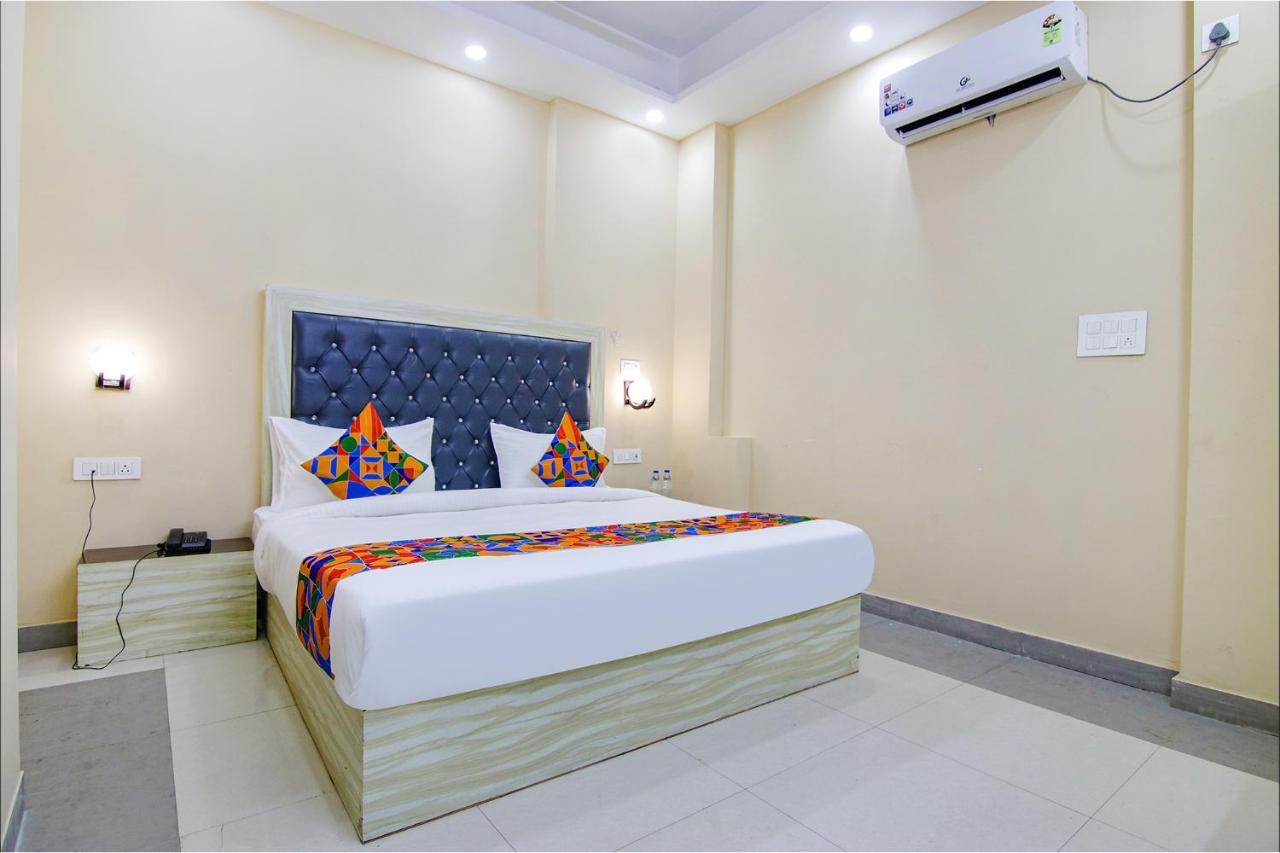 FabHotel F9 Ashok Vihar New Delhi Bagian luar foto