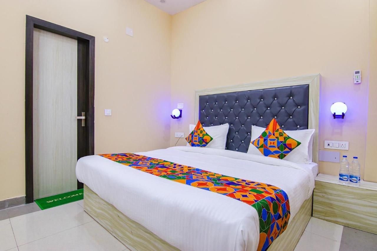 FabHotel F9 Ashok Vihar New Delhi Bagian luar foto