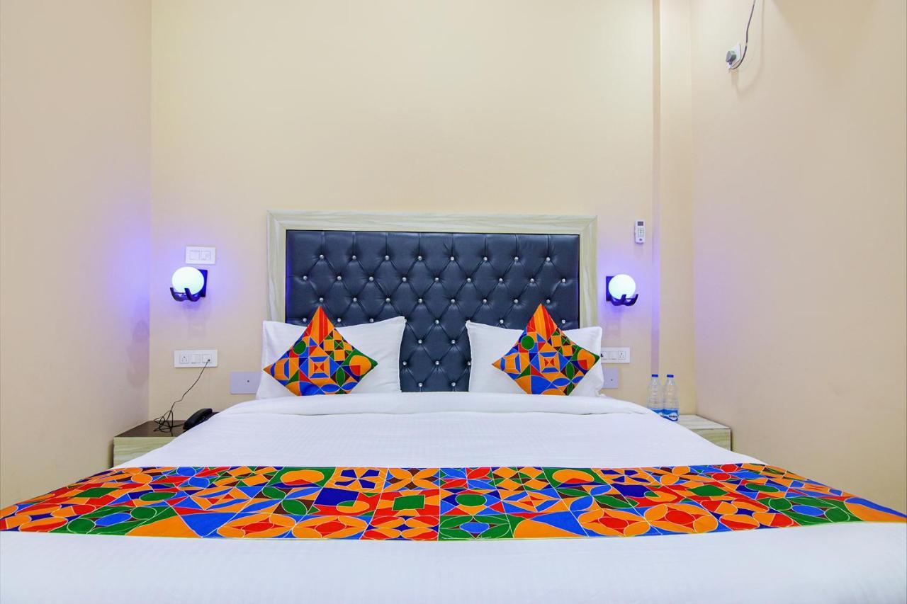 FabHotel F9 Ashok Vihar New Delhi Bagian luar foto