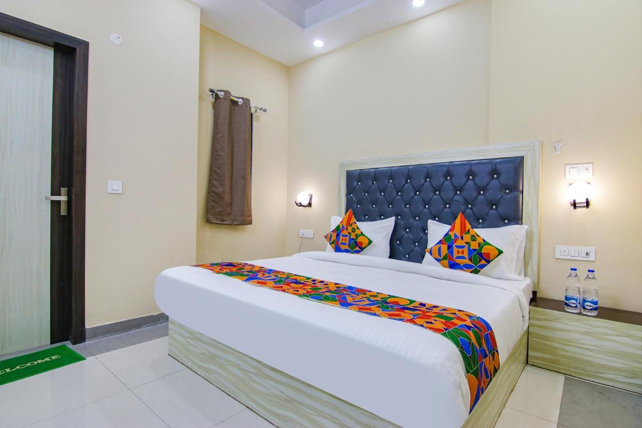 FabHotel F9 Ashok Vihar New Delhi Bagian luar foto