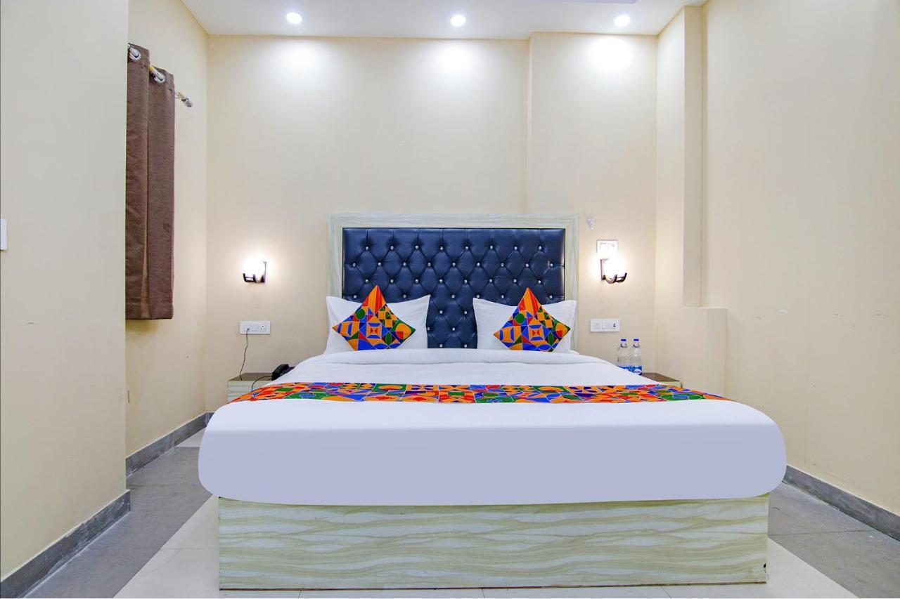 FabHotel F9 Ashok Vihar New Delhi Bagian luar foto