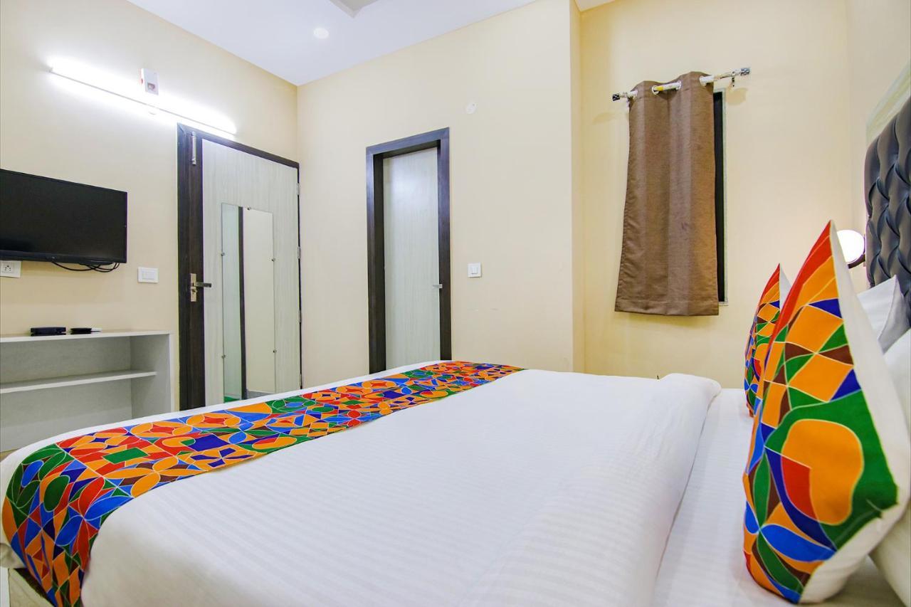FabHotel F9 Ashok Vihar New Delhi Bagian luar foto