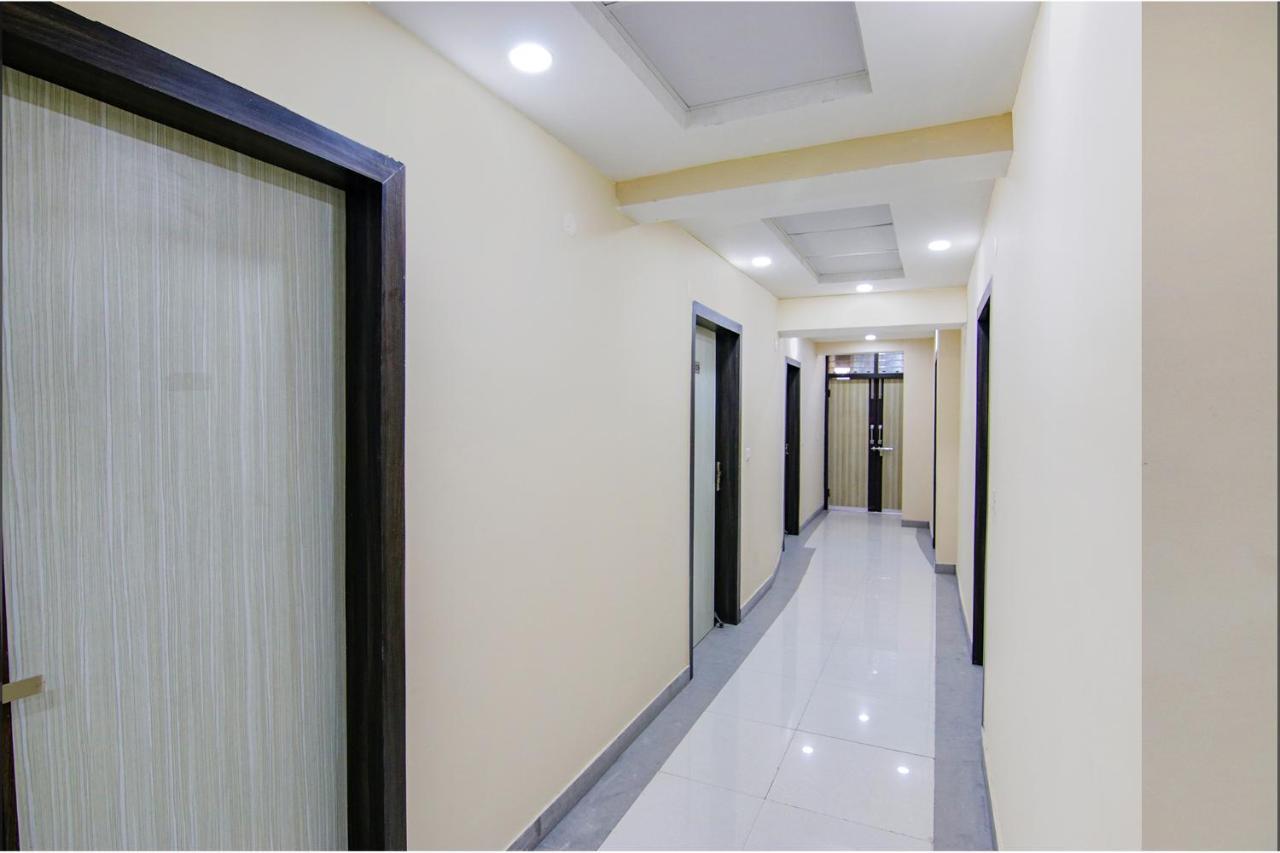 FabHotel F9 Ashok Vihar New Delhi Bagian luar foto